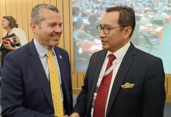 Dirjen Perhubungan Laut Arif Toha bersama Sekjen IMO di London