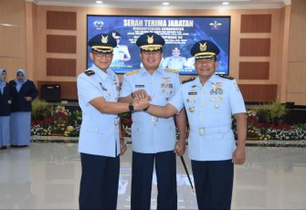 Dankoharmatau Marsda TNI Bambang Triono foto bersama usai sertijab, Kamis (20/7)