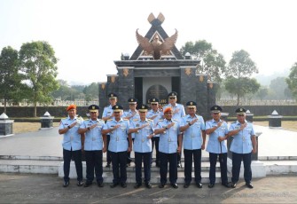 TNI AU Bakorda Bandung Ziarah Rombongan