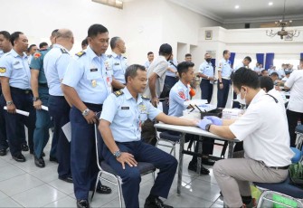 Donor darah meriahkan Hari Bakti ke-76 TNI AU di Lanud Sulaiman, Rabu (26/7)