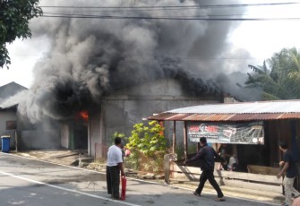 Kebakaran Rumah Warga Desa Payamaram Kabupaten Kepulauan Anambas