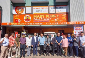 MenkopUKM Teten Masduki saat mengunjungi Marusen Suisan Co.Ltd di Toyokawa Aichi, Jepang, Selasa (1/8)