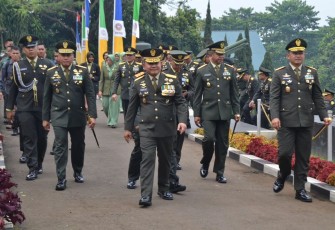 Pangkostrad Letjen TNI Maruli Simanjuntak bersama Kasad Jenderal TNI Dr Dudung Abdurachman di Bandung
