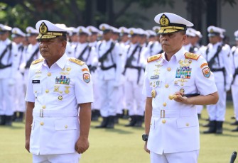Laksda Yayan Sofiyan Resmi Jabat Pangkoarmada II