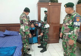 Pengecekan di mess prajurit Menarmed 2 Kostrad 