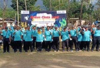 Program Bulan Cinta Laut 2023 di pantai Cengkrong, Rabu (23/8)
