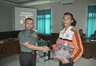 Serda Gusti Ngurah Rai saat menerima penghargaan 