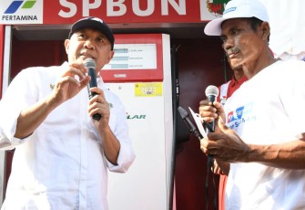 MenkopUKM Teten Masduki saat berdialog bersama nelayan di Pekalongan, Selasa (29/8)