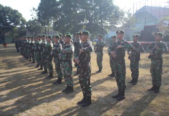 Semangat prajurit Menarmed 2 Kostrad saat mengikuti upacara bendera, Senin (4/9)