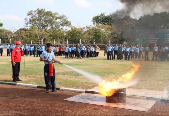 Pelatihan pemadaman kebakaran personel RSPAU dr. Suhardi Hardjolukito, Yogyakarta, Jum'at (15/9)