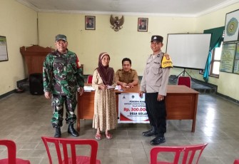 Pendistribusian BLT DD Masyarakat Desa Binaan, Selasa (26/9)