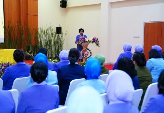 Ketua Umum (Ketum) Dharma Pertiwi Ny. Vero Yudo Margono saat memberi sambutan