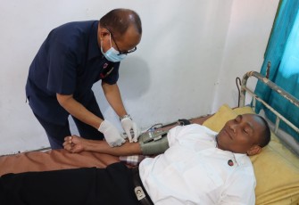 Donor darah HUT Humas Polri Ke-72 Polres Ngada, Senin (2/10)
