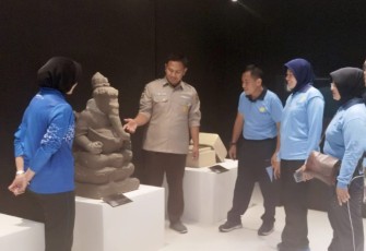 Keluarga Muspusdirla saat mengunjungi Museum Pleret Yogyakarta, Jum'at (6/10)