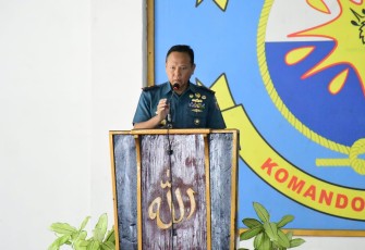 Danlantamal XI Merauke Laksamana Pertama TNI Kunto Tjahjono saat memberikan sambutan, Senin (9/10)
