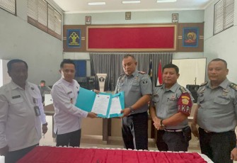 Kalapas Binjai Theo Adrianus saat MoU Kerjasama dengan BNN Kota Binjai, Senin (9/10)
