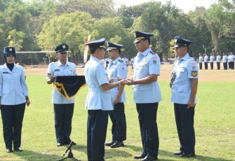Dankoharmatau Marsda TNI Oki Yanuar saat penyerahan jabatan Dandepohar 20 Madiun, Selasa (10/10)