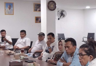 Tim Senopati 08, Nurmala Sitanggang Ketua Relawan Pemenangan Prabowo (Paling Kanan) saat rapat koordinasi di Jakarta, (3/10).