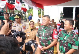 Danrem 121/Abw Brigjen TNI Luqman Arief saat mberikan keterangan pers
