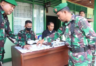 Pemeriksaan urine prajurit Kodim 1001/HSU-BLG, Selasa (17/10)