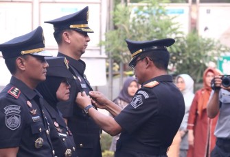 Kakanwil Kumham Banten Dodot Adikoeswanto saat melantik Kalapas Cilegon Yosafat Rizanto, Senin (16/10) 