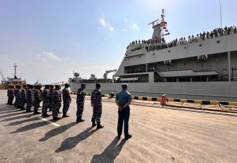 Lepas Keberangkatan KRI Teluk Wondama-527