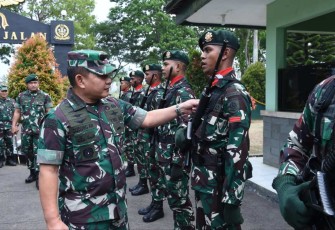 Kasad Jenderal TNI Dudung Abdurachman saat menyapa prajuritnya di Brigif 18/Trisula/2/Kostrad, Jabung, Malang, Kamis (19/10)
