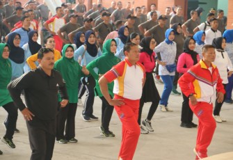 Panglima TNI Laksamana Yudo Margono saat olahraga bersama di Kabupaten Madiun, Jum'at (20/10)