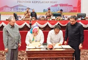 Pimpinan DPRD dan Pemprov Kepri Tandatangani Nota Kesepakatan KUA-PPAS APBD 
