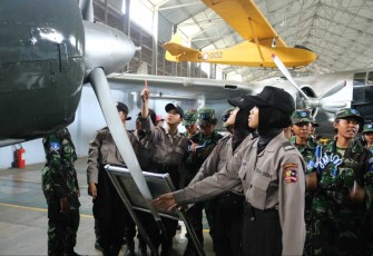 Siswa Diklat Integrasi TNI - Polri saat mengunjungi Muspusdirla, Rabu (25/10)