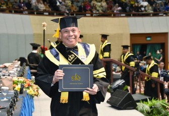 Kepala Bakamla RI Laksdya TNI Dr. Irvansyah, S.H., M.Tr.Opsla., dalam acara Wisuda Universitas Trisakti Semester Genap Tahun Ajaran (TA) 2022/2023, yang diadakan di Jakarta Convention Center (JCC), Jakarta, pada Selasa (7/11/2023).