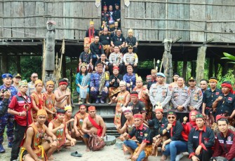 Kapolda Kalteng Kunjungi Runah Betang Perajah Motanoi di Sampit