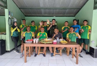 Wujud syukur amanah jabatan satuan Menarmed 2 Kostrad, Malang, Selasa (5/12)