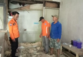 Salah satu rumah rusak terdampak gempa