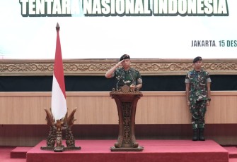 Panglima TNI Jenderal TNI Agus Subiyanto saat Pimpin Laporan Korps Kenaikan Pangkat 17 Perwira Tinggi TNI di Mabes TNI, Cilangkap, Jakarta Timur, Jumat (15/12/2023). 