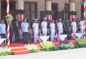 Peringatan Hari Bela Negara ke-75 di Grahadi Surabaya, Selasa (19/12)