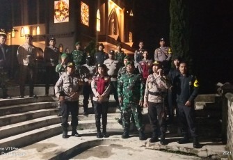 Beri rasa aman dalam perayaan malam Natal di Gereja Kota Bajawa