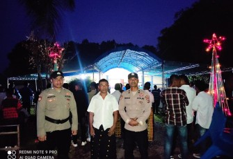 Pengamanan ibadah malam tahun baru wilayah Polsek jajaran Polres Ngada, Minggu (31/12)