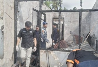 Tim Survey TNI AL Cek Lokasi Kebakaran di Komplek TNI AL Arafuru Lanal Palembang, Minggu (1/1)