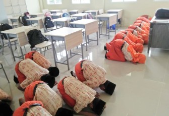 Sujud Syukur Siswa MIN 1 Rembang