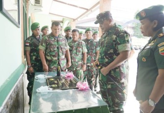 Danrem 023 KS Kolonel Inf Dodi Triwinarto saat meresmikan kantin Denkensyah Sibolga, Kamis (5/1)