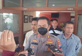 Kapolres Kediri AKBP Agung Setyo Nugroho saat memberikan keterangan pers, Minggu (8/1)