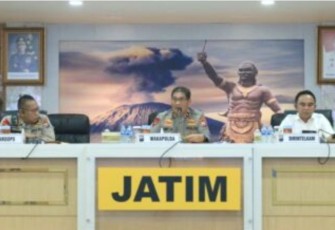 Wakapolda Jatim  Brigjen Pol Slamet Hadi saat memberikan arahan dalam rakor persiapan liga BRI 1 putaran ke 2. Rabu (11/1)