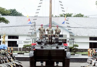 Menhan Prabowo Subianto saat menjadi warga kehormatan Korps Marinir 