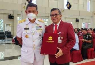 Sekjen PDIP Hasto Kristianto (jaket merah) saat acara di Sentul Bogor