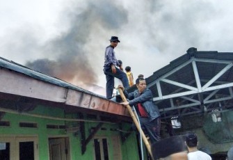 Kontrakan di desa Banjarsari kecamatan Ciawi hangus terbakar 