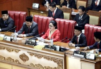 Puan Maharani saat menutup masa sidang DPR RI, Kamis (13/4)