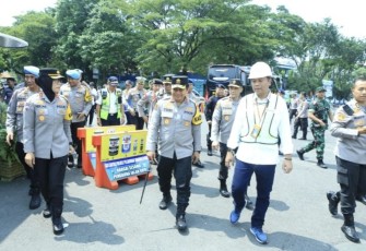 Kapolda Jatim Irjen Pol Toni Harmanto saat pengecekan pospam dan posyan