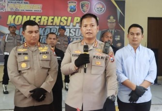 Kapolresta Sidoarjo Kombes Pol Kusumo Wahyu Bintoro saat memberikan keterangan pers 