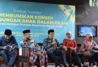 Direktur Pendidikan Diniyah dan Pondok Pesantren, Waryono Abdul Ghofur (ketiga dari kanan)